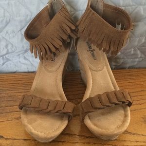 Minnetonka tan wedges